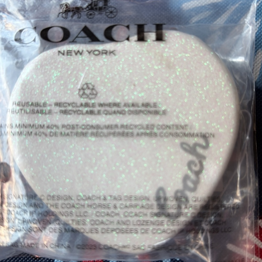 🪞🤍🪞Coach Glittery White Heart Compact Mirror 🪞🤍🪞 NWT 🪞🤍🪞 - Picture 12 of 16